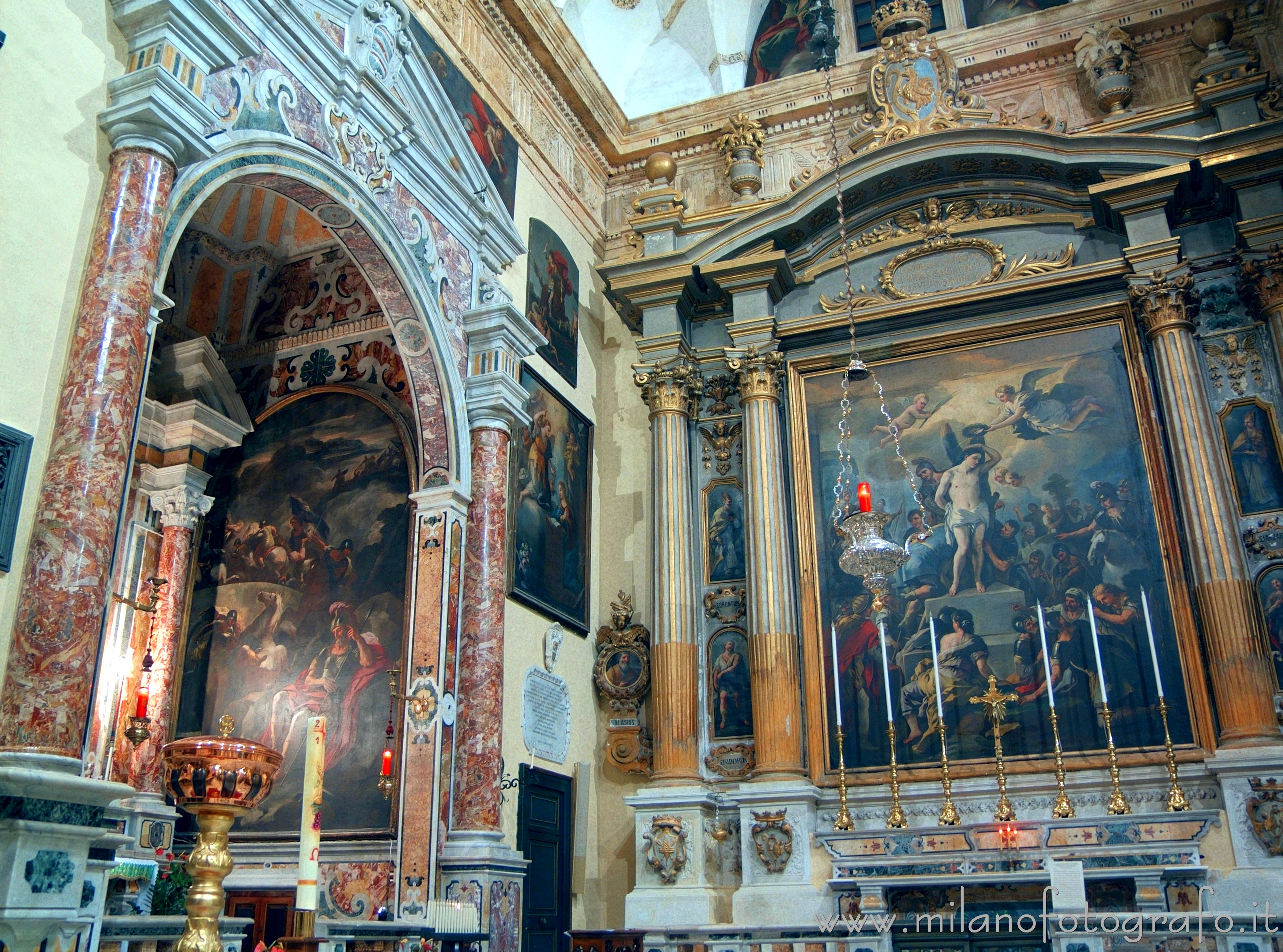 Gallipoli (Lecce) - Decorazioni all'interno del Duomo